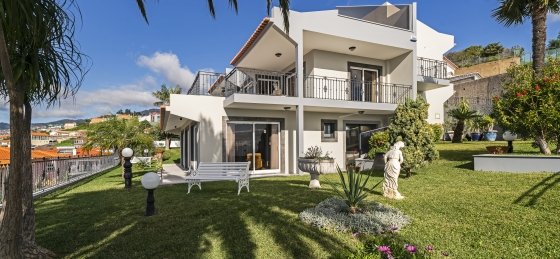 26_-_our_madeira_-_belair_-_exterior.jpg Villa rentals in Funchal