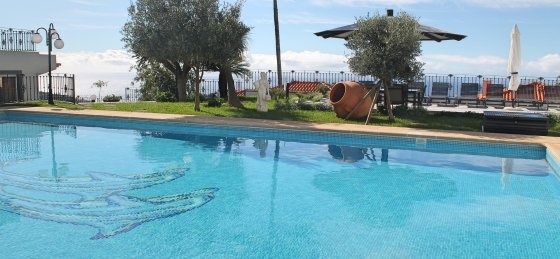 27_-_ourmadeira_-_belair_-_swimming_pool_and_view.jpg Villa in Madeira to rent