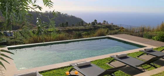 29_-_our_madeira_-_bella_vita_-_swimming_pool_and_view.jpg Book a villa in Portugal