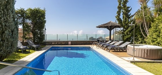 2_-_our_madeira_-_criss_home_-_pool.jpg Villas in Portugal