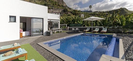 3_-_our_madeira_-_graycis_house_-_pool.jpg Villa in Portugal to rent