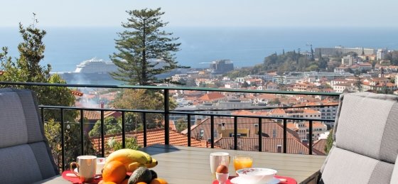 3_our_madeira_-_villa_luzia_-_outdoor_eating_view_3.jpg Villa rentals in Funchal