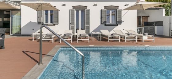 4_-_our_madeira_-_vila_da_portada_-_facade_and_pool.jpg Villa in Madeira to rent