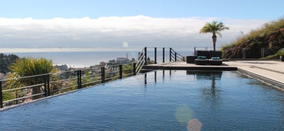 4_our_madeira_-_villa_luz_-_pool_and_view_1.jpg Holiday home in Portugal villa booking