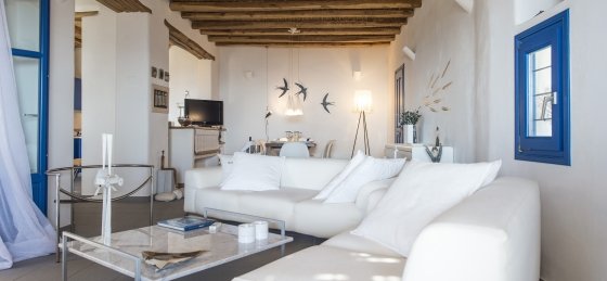 5._indoor_sitting_area_2.jpg Villas in Greece