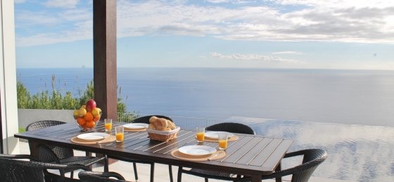 5_our_madeira_-_cliffscape_-_outdoor_dining_pool_and_view.jpg Villa holidays in Madeira