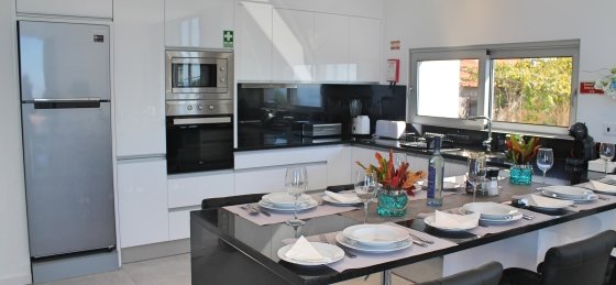 7_our_madeira_-_calheta_heights_-_dining_and_kitchen.jpg Book a villa in Portugal