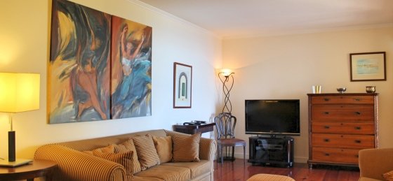 8_our_madeira_-_villa_luz_-_tv_room.jpg Book a villa in Funchal