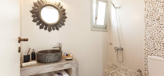 bath.jpg Villa holidays in Santorini
