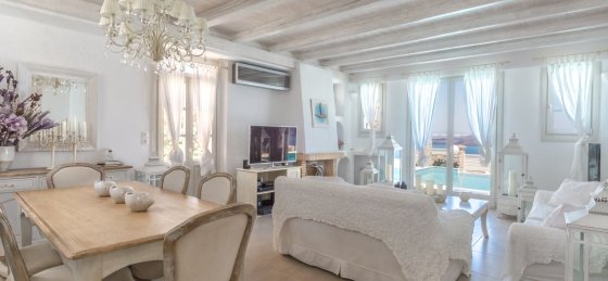 trg_7115.jpg Book a villa in Santorini