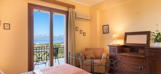 2b4a3999.jpg Book a villa holiday in Greece