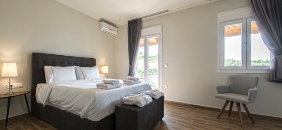 master_bedroom_back.jpg Book a villa in Halkidiki