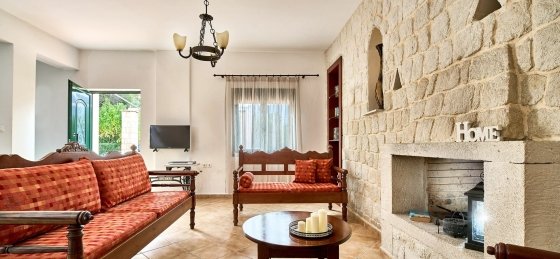 elia12small.jpg Book a villa holiday in Plaka