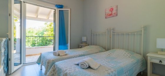 votana24small.jpg Villas in Greece