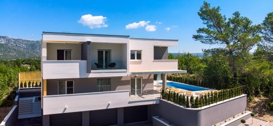 8_59.jpg Book a villa in Omis