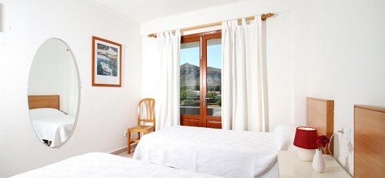 animeta_-_bedroom_2-1_2400x1600.jpg Book a villa holiday in Mallorca