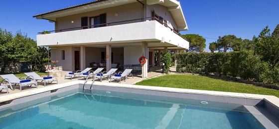 animeta_-_swimming_pool_01_2400x1600.jpg Villa in Pollensa to rent