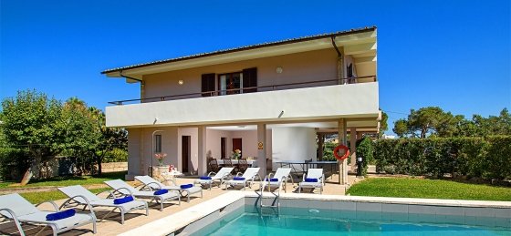 animeta_-_swimming_pool_02_2400x1600.jpg Villas in Pollensa