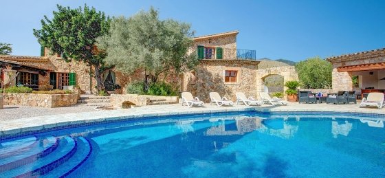 bennassar_-_swimming_pool_03_2400x1600.jpg Villa in Spain to rent