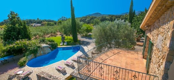 bennassar_-_swimming_pool_09_2400x1600.jpg Villa in Balearic Islands to rent