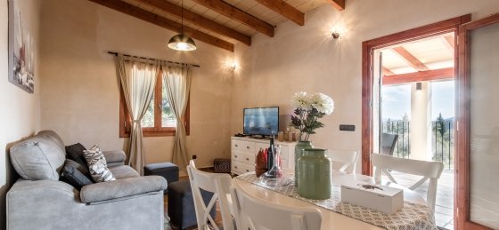 gardo_-_saloon_1_sf.jpg Book a villa holiday in Pollensa