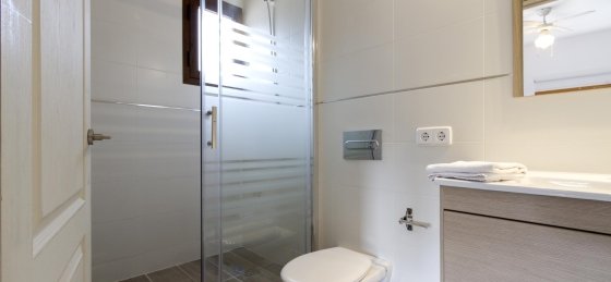 gvc_-_bathroom_1-1_2400x1600ns.jpg Holiday villas in Spain