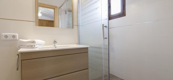 gvc_-_bathroom_2-1_2400x1600ns.jpg Holiday villas in Spain