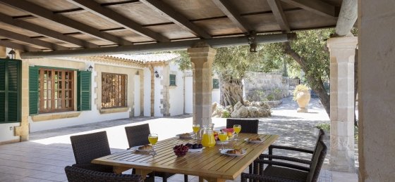 gvc_-_terrace_2_2400x1600ns.jpg Villa rentals in Mallorca