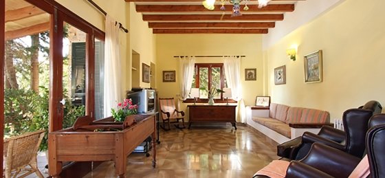 hort_3_cames_-_saloon_1_2400x1600.jpg Book a villa holiday in Balearic Islands
