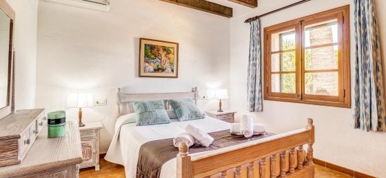 joan_-_bedroom_3-1_2400x16001.jpg Holiday home in Spain villa booking