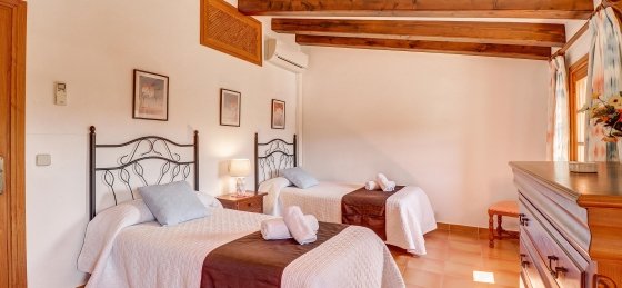 joan_-_bedroom_4-1_2400x16001.jpg Book a villa in Balearic Islands
