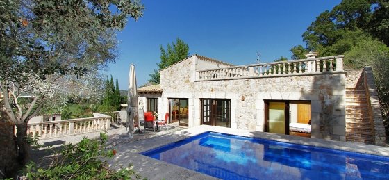 llop_-_swimming_pool_2.jpg Villa in Mallorca to rent