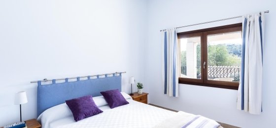 mares_-_bedroom_1-1_2400x1600.jpg Book a villa in Spain