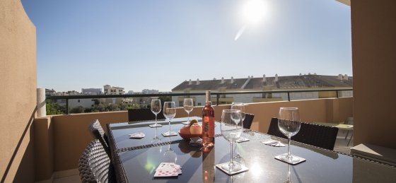 balcony_dining.jpg Book a villa holiday in Portugal