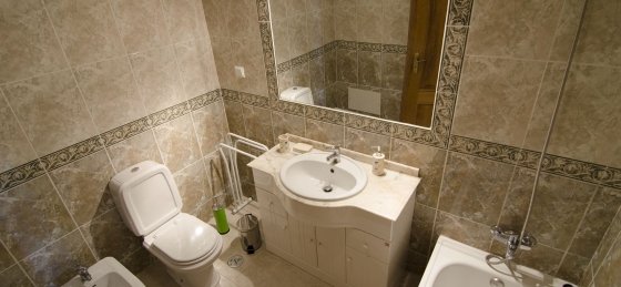 bathroom_with_bath_2.jpg Villa rentals in Portugal