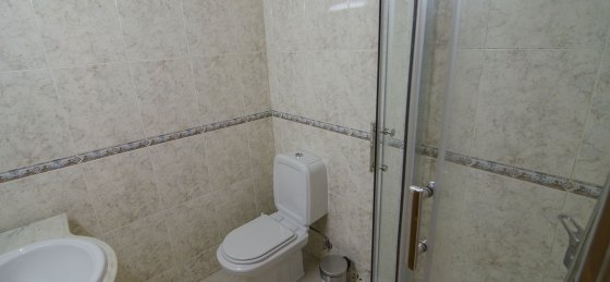bathroom_with_shower_1.jpg Villa rentals in Portugal
