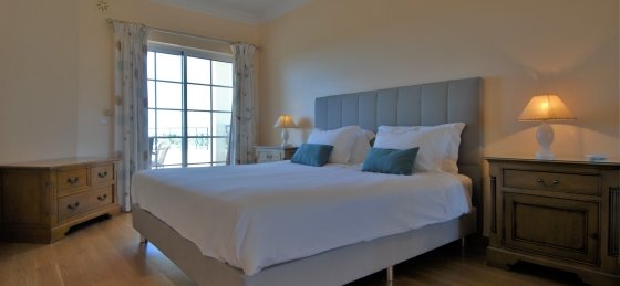 bedroom_king_bed.jpg Villa rentals in Carvoeiro