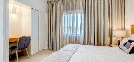 bedroom_twin_wardrobe.jpg Book a villa in Carvoeiro