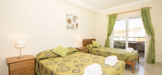 bedroom_with_double_and_1_x_single_beds.jpg Villa holidays in Vilamoura