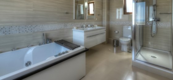 master_bathroom.jpg Book a villa in Greece