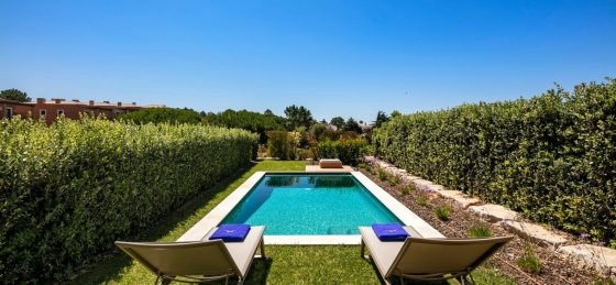 pool_and_garden.jpg Villa in Carvoeiro to rent