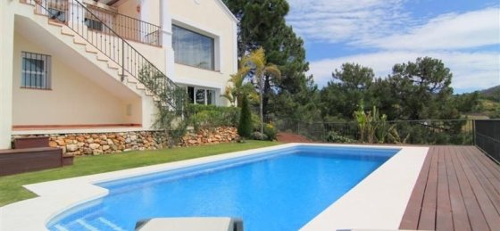 pool_to_villa_2.jpg Holiday home in Spain villa booking