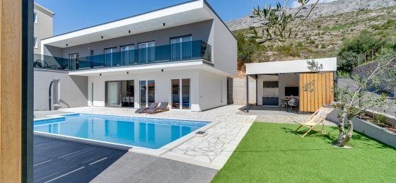 2.jpg Book a villa in Omis
