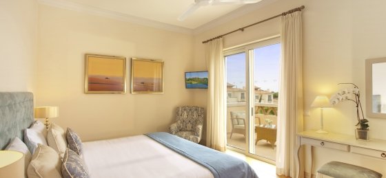 linked_villa_-_master_bedroom.jpg Holiday villas in Algarve