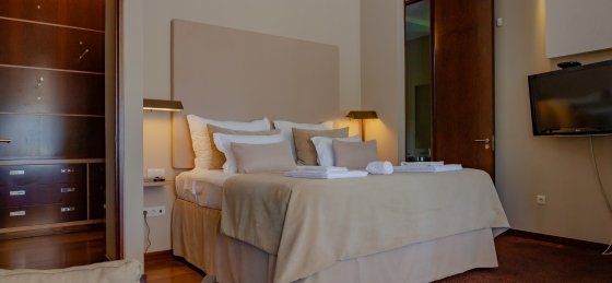 sao_rafael_villas_-_villa_v_-_master_bedroom_1.jpg Book a villa in Albufeira
