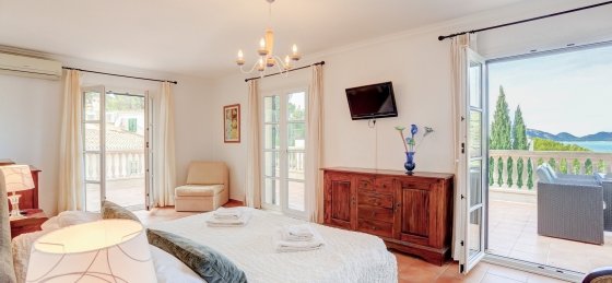 Book a villa holiday in Alcudia